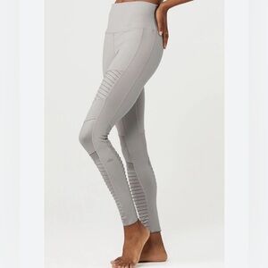 ALO Yoga Ribbed Moto High Waist Leggings in Light Gray